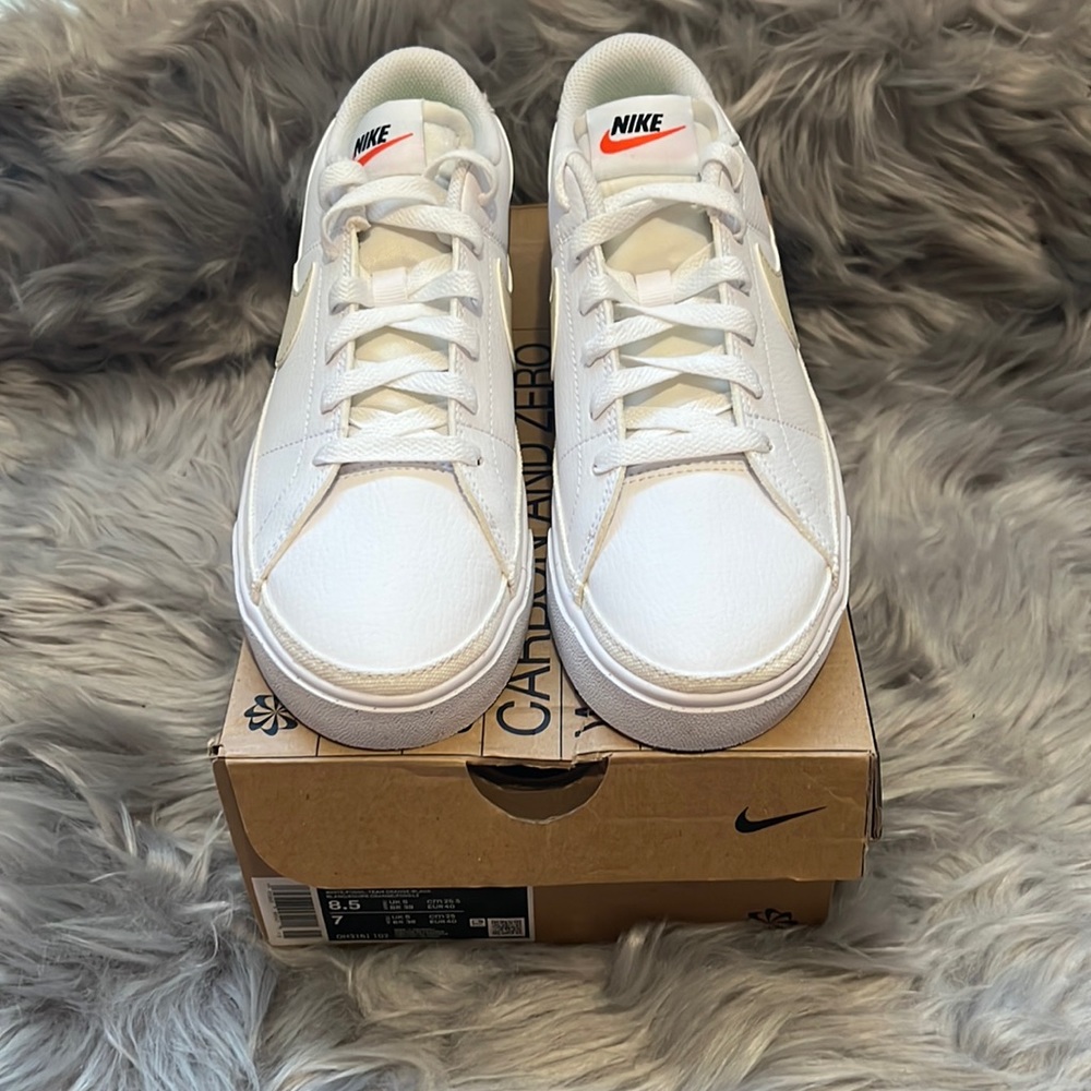 Womens Nike court Legacy NN size 8.5 (7men) nwt